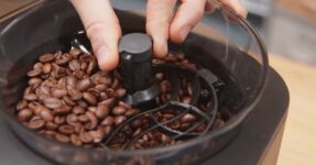 Koffiebonen machine omslag